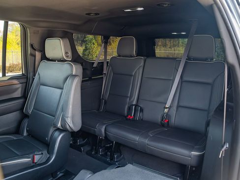 Used 2023 Chevrolet Suburban Premier image 19