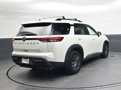 Used 2022 Nissan Pathfinder SV image 4
