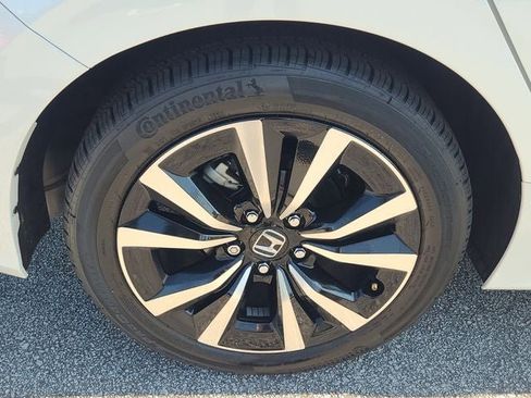 Used 2024 Honda Civic EX-L image 10