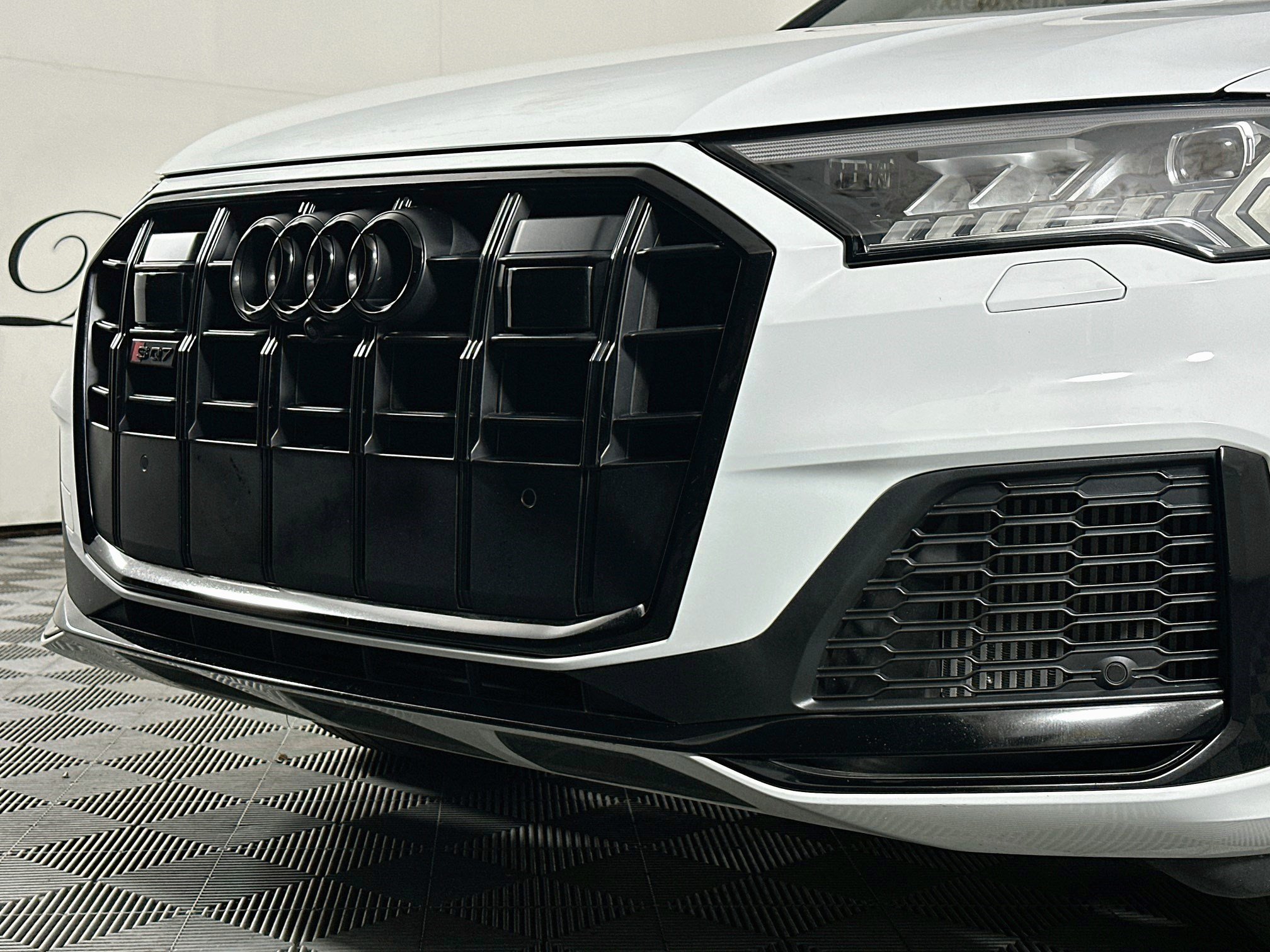 Used 2023 Audi SQ7 Prestige w/ Prestige Package AWD/4WD image 34
