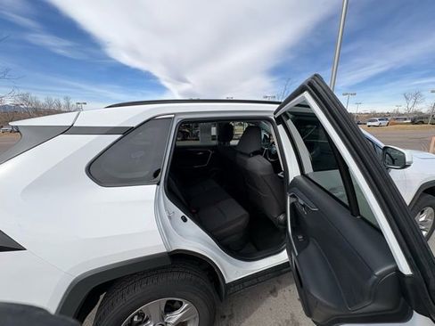 Used 2025 Toyota RAV4 XLE image 28