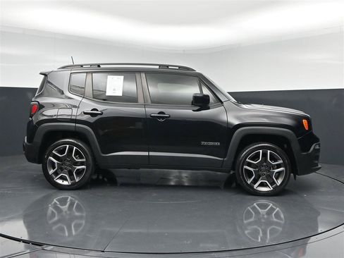 Used 2020 Jeep Renegade Latitude w/ Cold Weather Group AWD/4WD image 4