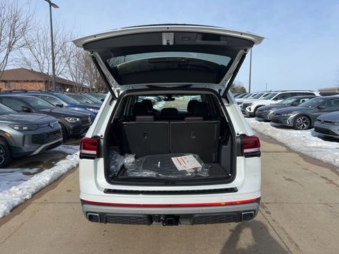 New 2026 Volkswagen Atlas Peak Edition image 12