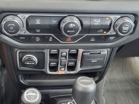 Used 2025 Jeep Gladiator Sport AWD/4WD image 21