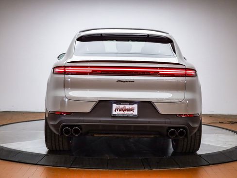 Certified 2026 Porsche Cayenne Coupe AWD/4WD image 7
