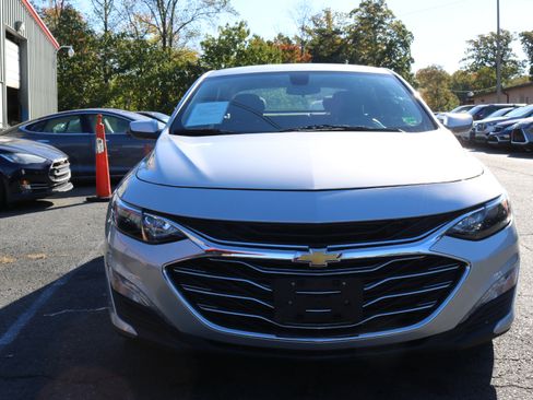 Used 2022 Chevrolet Malibu LT image 2
