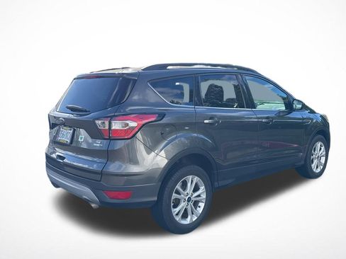 Used 2017 Ford Escape SE w/ Equipment Group 201A AWD/4WD image 3