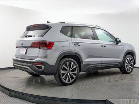 Used 2023 Volkswagen Taos SE FWD image 7