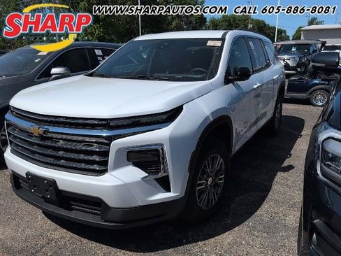 Used 2024 Chevrolet Traverse LT AWD/4WD image 1
