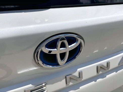 Used 2021 Toyota Sienna Limited FWD image 31