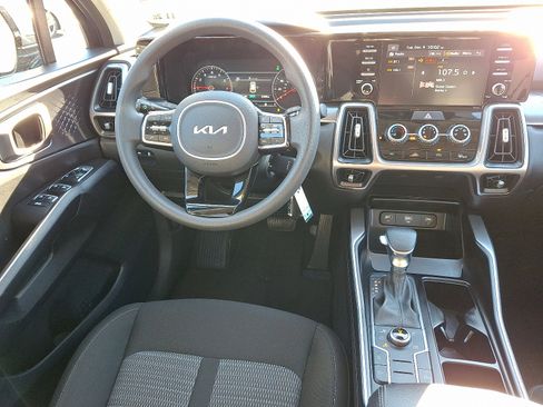 Used 2023 Kia Sorento LX image 14