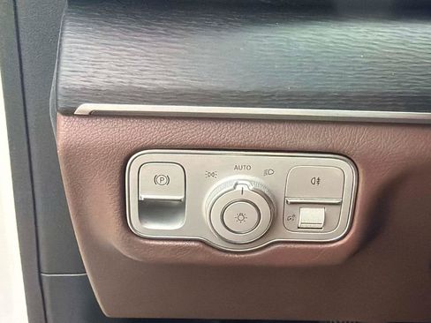 Used 2024 Mercedes-Benz GLS 450 4MATIC image 31