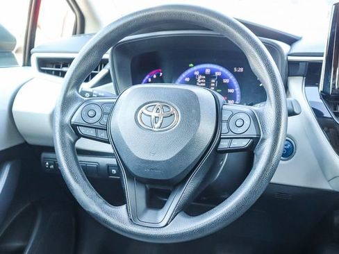 Used 2021 Toyota Corolla LE FWD image 17