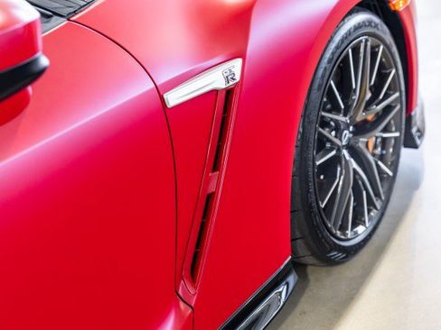 Used 2023 Nissan GT-R Premium w/ Premium Interior Package AWD/4WD image 21
