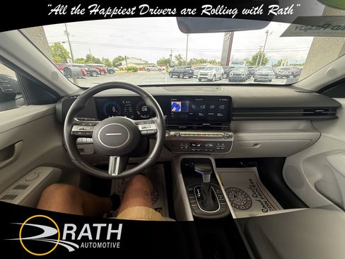 Used 2025 Hyundai Kona SEL FWD image 15