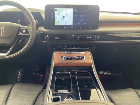 Used 2025 Lincoln Aviator Black Label image 22
