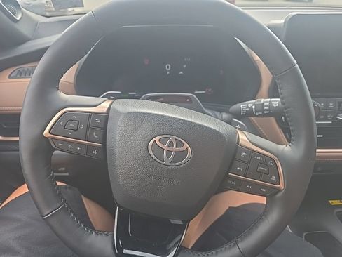 Used 2025 Toyota Grand Highlander AWD Hybrid image 15