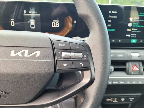 Used 2025 Kia K4 FWD image 23