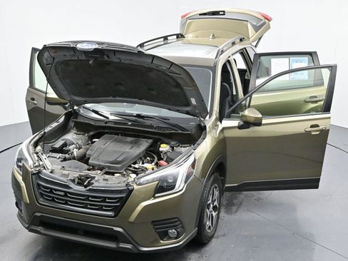 Used 2022 Subaru Forester Premium image 46