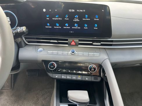 Used 2025 Hyundai Elantra SEL image 17