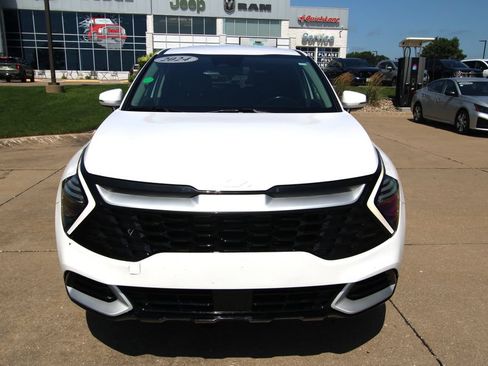 Used 2024 Kia Sportage EX FWD image 2