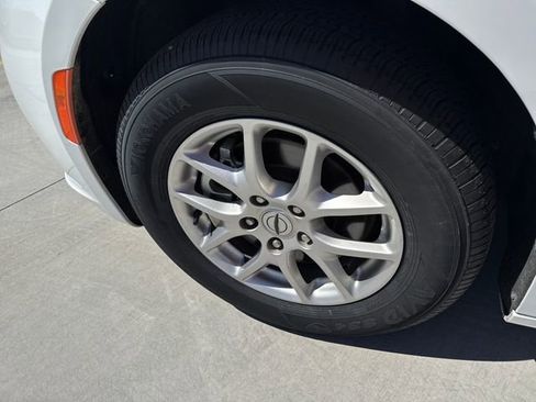 Used 2023 Chrysler Pacifica Touring-L FWD image 27
