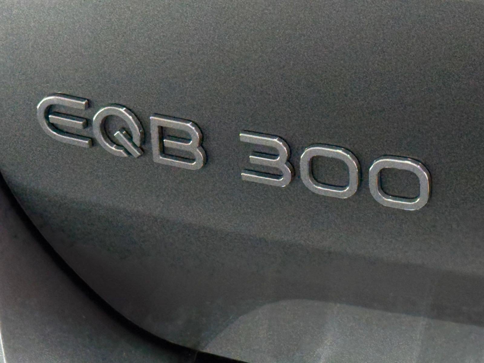 Used 2023 Mercedes-Benz EQB 300 4MATIC image 26