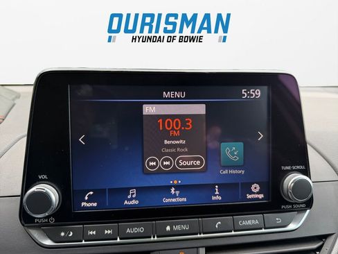 Used 2024 Nissan Altima 2.5 SR FWD image 17