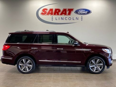 Used 2019 Lincoln Navigator Reserve image 1