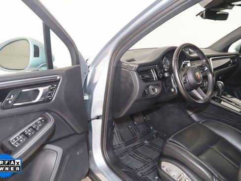 Used 2022 Porsche Macan image 55