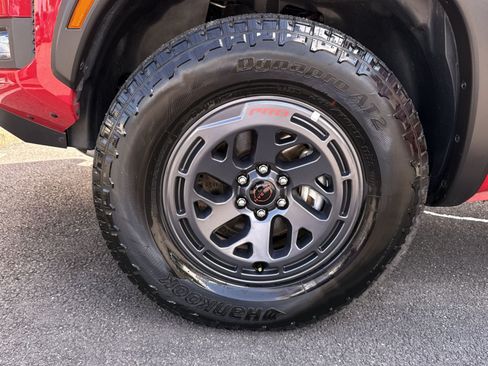 Used 2026 Nissan Frontier PRO-4X AWD/4WD image 12