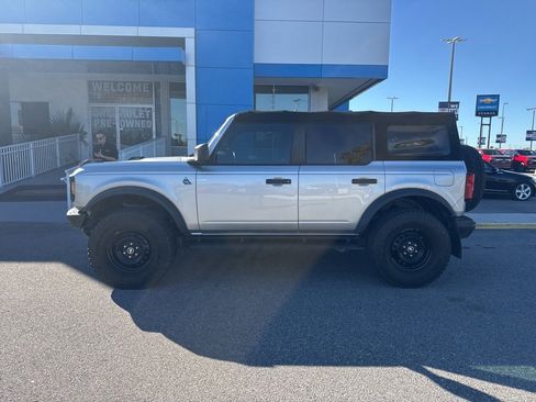 Used 2021 Ford Bronco Black Diamond image 4