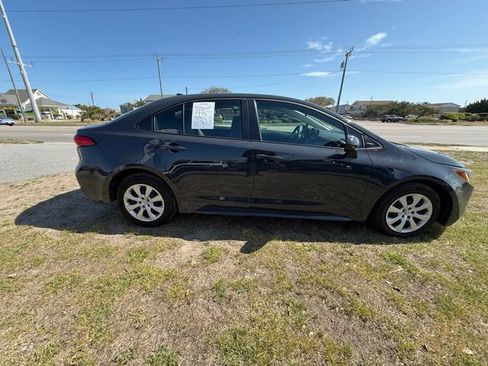 Used 2025 Toyota Corolla LE FWD image 8