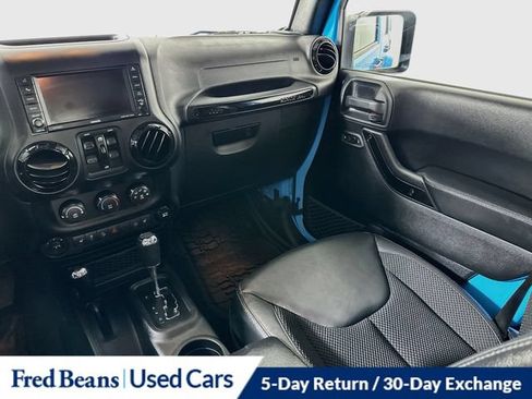 Used 2017 Jeep Wrangler Unlimited Sahara AWD/4WD image 28