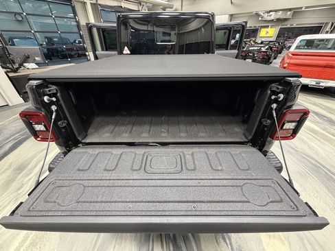 Used 2025 Jeep Gladiator Rubicon image 53