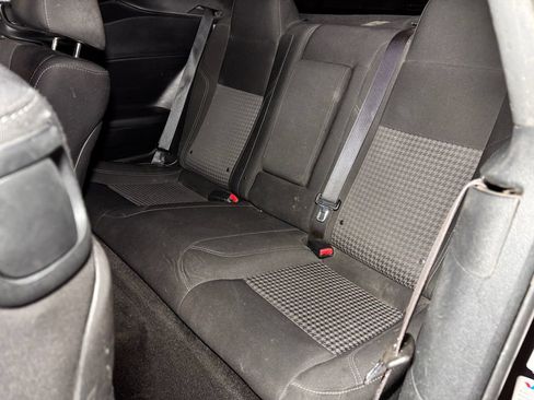 Used 2015 Dodge Challenger SXT RWD image 27