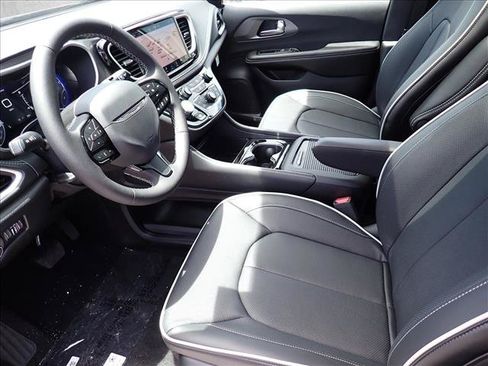 New 2027 Chrysler Pacifica Limited AWD/4WD image 13