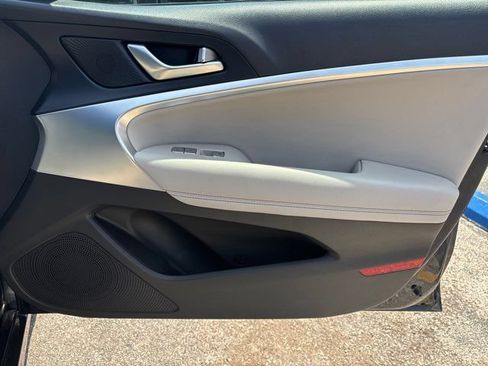 Used 2023 Genesis G70 2.0T RWD image 50