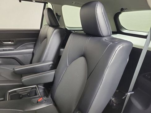 Used 2025 Toyota Grand Highlander FWD image 13