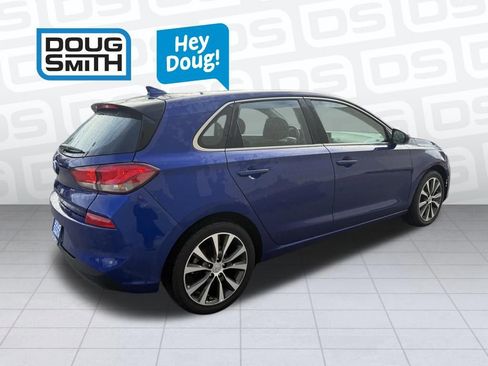 Used 2019 Hyundai Elantra GT FWD image 4
