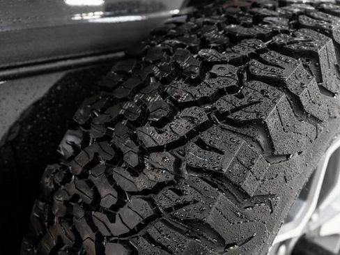 Used 2023 Ford Bronco Badlands image 13