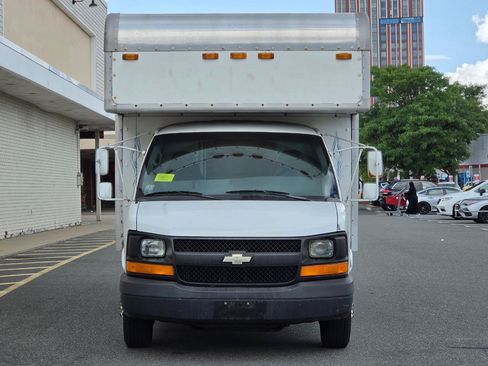 Used 2004 Chevrolet Express 3500 RWD image 2