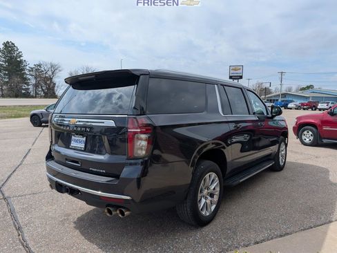 Used 2023 Chevrolet Suburban Premier image 5