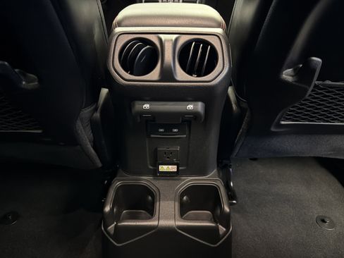 Used 2024 Jeep Gladiator Rubicon w/ Technology Group image 27