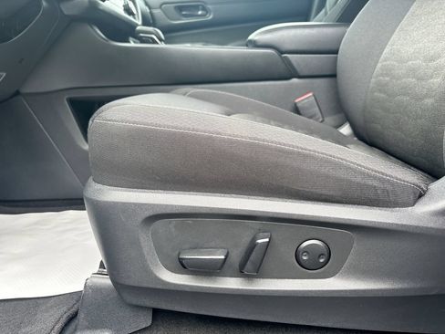 Used 2025 Nissan Pathfinder SV AWD/4WD image 16