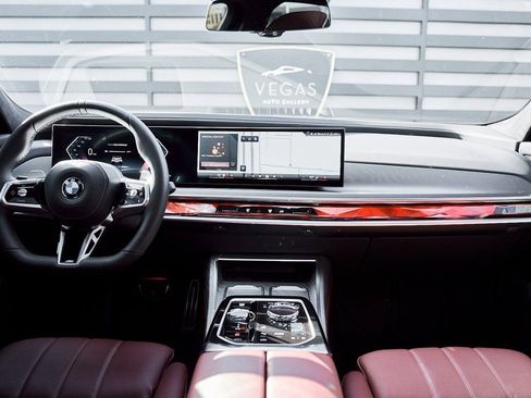 Used 2025 BMW 760i xDrive w/ Premium Package image 56