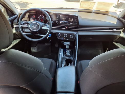 Certified 2023 Hyundai Elantra SE FWD image 18