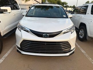 Used 2022 Toyota Sienna Platinum FWD video 2