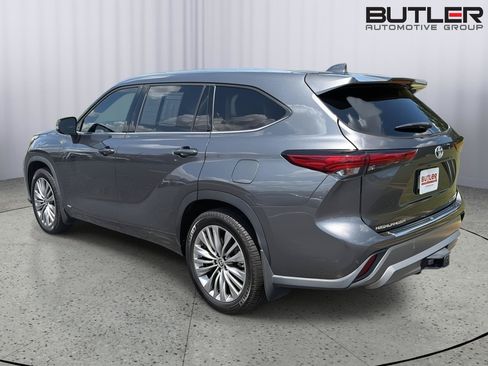 Used 2022 Toyota Highlander Platinum AWD/4WD image 4