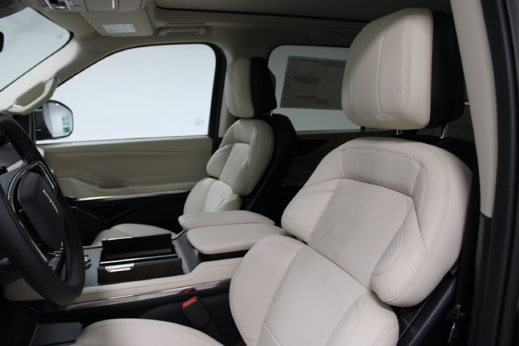 New 2027 Lincoln Navigator Reserve w/ Jet Appearance Package AWD/4WD image 13